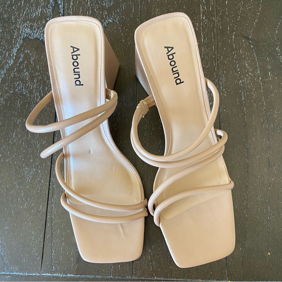 Abound Austyn Patent Strappy Block Heel Sandals Nude Beige Neutral Size 11M - Picture 2 of 16